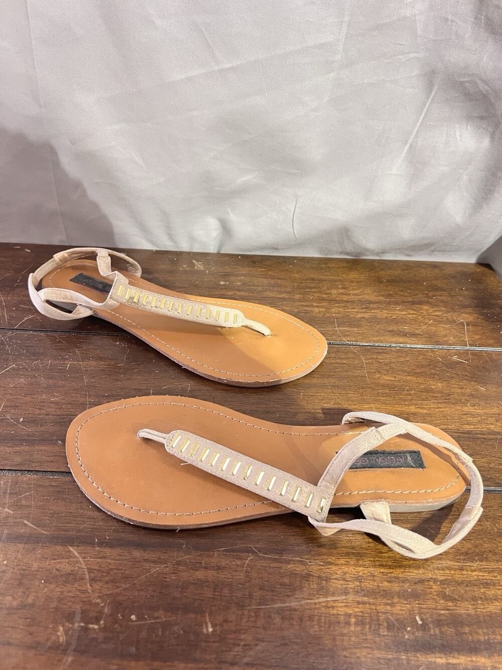 Material Girl women's thong sandals Size 9 TG2012